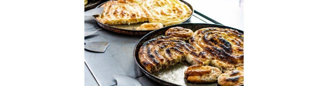 Bir Pazar Kahvaltısı Ritüeli: Soka, Börek ve İsli Et Üçgeni