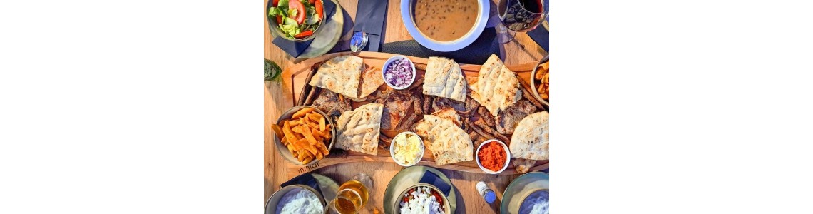 Boşnak Sofrasında Sırayla Neler Gelir? Bir Akşam Yemeği Ritüeli