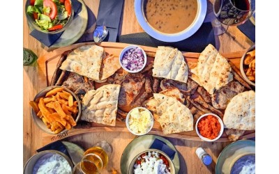 Boşnak Sofrasında Sırayla Neler Gelir? Bir Akşam Yemeği Ritüeli