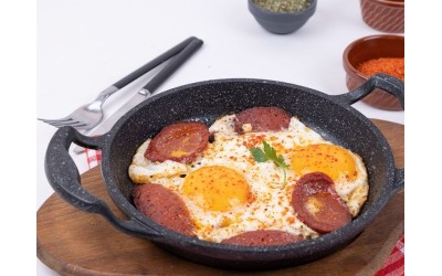 İsli Sucukla Hazırlayabileceğiniz 3 Öğün: Kahvaltı, Atıştırmalık ve Ana Yemek